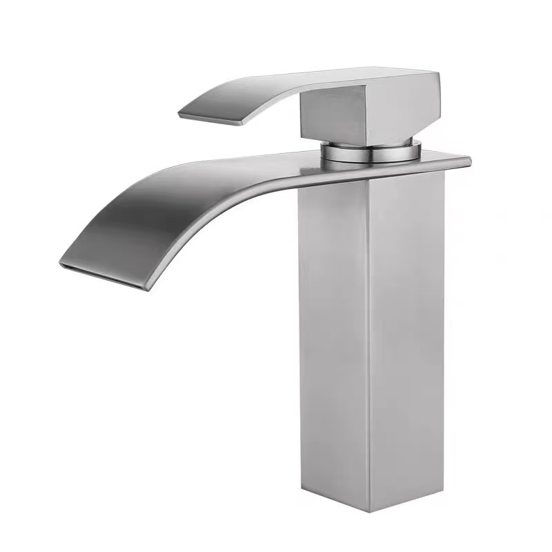 Rubineti i lavamanit në stilin e ujëvarës së sheshit të krehur